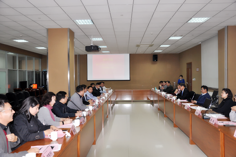清華大學(xué)山東校友會(huì )、濟南同學(xué)會(huì )、青島同學(xué)會(huì ) 同學(xué)蒞臨濟南連心物業(yè)指導工作
